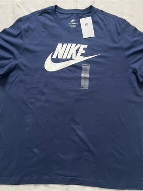 Nike Men’s Navy T-Shirt with White Swoosh Logo